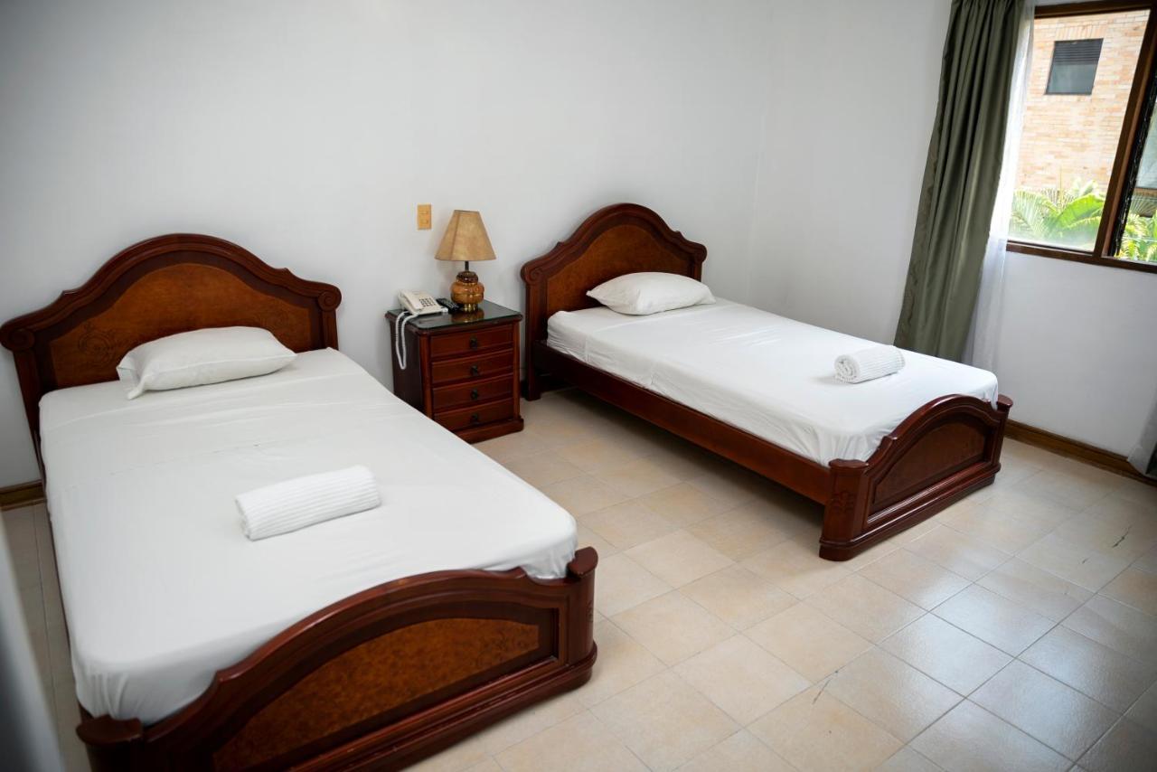 Casa Rosales Hotel Меделин Екстериор снимка