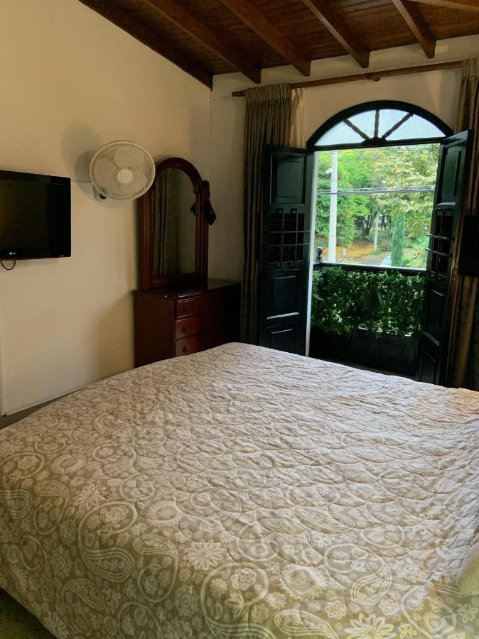 Casa Rosales Hotel Меделин Екстериор снимка