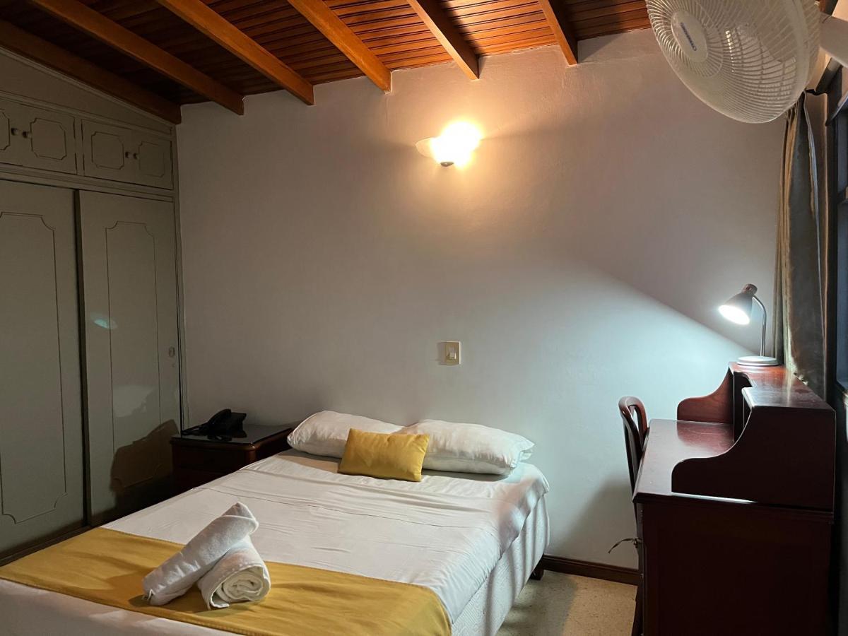 Casa Rosales Hotel Меделин Екстериор снимка