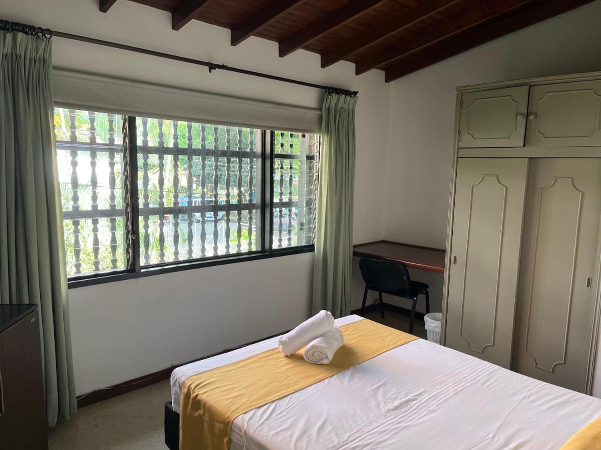 Casa Rosales Hotel Меделин Екстериор снимка